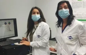 Las investigadoras Andrea G. Izquierdo (I) y Ana Belén Crujeiras (D) son las autoras principales de la investigación. 