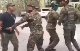 Gresca entre militares.