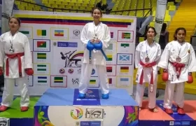 Laudith Cabrera con una de sus dos medallas de oro. 