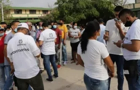 Funcionarios de Registraduría y los votantes.