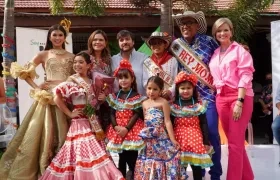 La monarquía carnavalera, con el alcalde Jaime Pumarejo.
