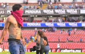 Uno de los hinchas que invadieron la cancha ese día. 
