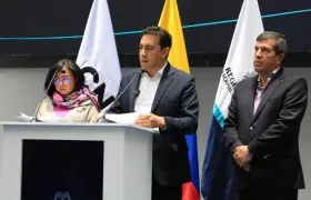 Alexander Vega, Registrador, y la presidenta de la CNE, Doris Ruth Méndez Cubillos.