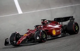 Charles Leclerc a bordo de su monoplaza Ferrari. 