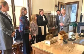 La Gobernadora Elsa Noguera y la Secretaria de Salud Alma Solano, durante la visita al Instituto Curie.