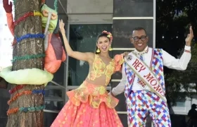 Reina del Carnaval 2022, Valeria Charris Salcedo, y el Rey Momo, Kevin Torres.