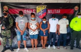 Los cinco capturados.