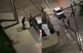 Momentos del frustrado robo del vehículo en Crespo.