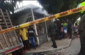 La Policía acordonó el lugar para realizar la inspección del cadáver. 