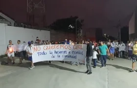 Imagen de la velatón y la protesta.