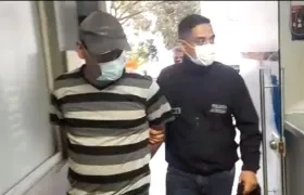 El capturado cuando era ingresado a la URI.