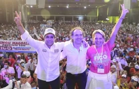 Alejandro Char, Fico Gutiérrez y Susana De León, en el Puerta de Oro.