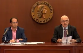 José Manuel Restrepo Abondano, ministro de Hacienda, y Leonardo Villar Gómez, gerente general del Banco de la República.