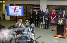 El Fiscal Federal para el Distrito Este de Nueva York, Breon Peace (i), durante una conferencia de prensa acerca de la extradición de Dario Antonio Usuga David, alias 'Otoniel', en Nueva York.