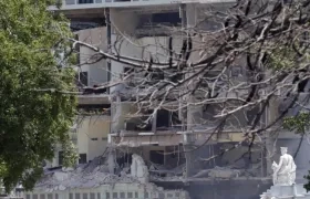  Una fuerte explosión de origen desconocido afectó este viernes gravemente al hotel Saratoga de La Habana.