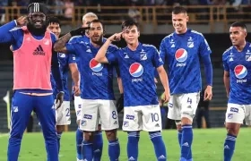 Jugadores de Millonarios celebrando el gol de Eduardo Sosa y su posición como cabeza de serie.