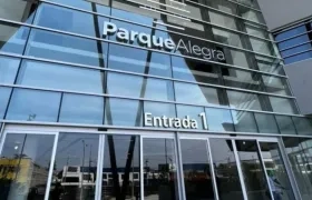 La sucursal del banco opera desde el viernes pasado en el centro comercial.