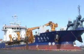 La draga china suspendió el dragado hasta superar los casos de Covid-19.