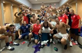 Jugadores del Unión celebran en el camerino. 