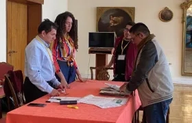 Colombianos votando en Moscú.