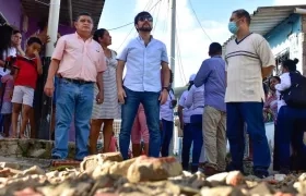 El Alcalde Jaime Pumarejo y el Secretario de Obras, Rafael Lafont, inspeccionando los trabajos.