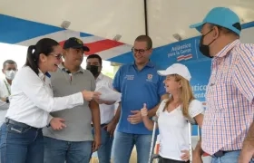 Gobernadora Elsa Noguera en el municipio de Campo de la Cruz.