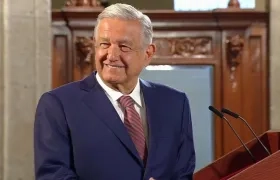 El presidente de México, Andrés Manuel López, sonríe mientras escucha La Pollera Colorá.