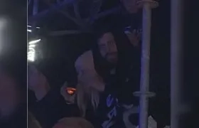 Gerard Piqué con su acompañante rubia de rumba en una discoteca.