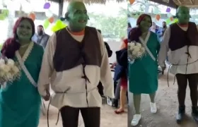 Los felices e inusuales novios