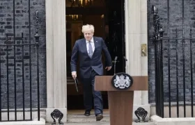 El renunciante Primer Ministro Boris Johnson minutos antes de anunciar su renuncia.