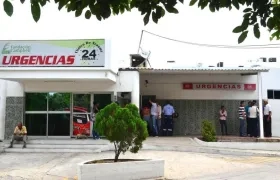 La joven lesionada es atendida en la Clínica Campbell.