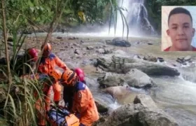 La Defensa Civil de Piedecuesta rescató el cuerpo de José Fernando Ocampo Beltrán (en el recuadro).
