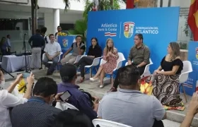 Alcaldes de Usiacurí, Santo Tomás y Sabanalarga en rueda de prensa con la Gobernadora.