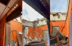 Así quedó parte del inmueble tras la caída del plafón. 