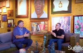 El periodista Jorge Cura con Ivo Díaz, hijo de Leandro Diaz.