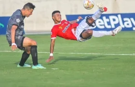 Ricardo Caraballo anotó con esta sensacional jugada. 