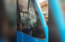 Lugar donde fue impactado el proyectil en el bus. 