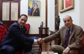 El Canciller de Venezuela, Carlos Faría, y el designado Ministro de Relaciones Exteriores de Colombia, Álvaro Leyva, en el encuentro de este jueves.