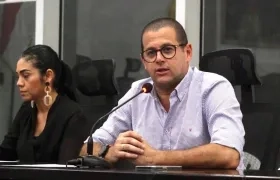 El Secretario General de la Gobernación, Raúl Lacouture, sustentando las iniciativas.