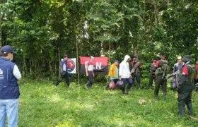 Defensoría junto a miembros del ELN.