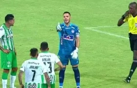 Momento en que Sebastián Viera reta a Jarlan Barrera. 