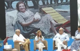 La Gobernadora Elsa Noguera durante la celebración del natalicio 100 de Meira Delmar.