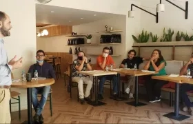 Juan Alejandro Tapia en uno de los talleres de 'Juego de palabras'.