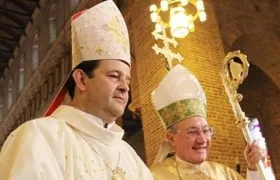 Monseñor Ricardo Tobón (izq.) Arzobispo de Medellín.