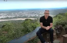 El periodista Jorge Cura durante su recorrido por el Casanare.