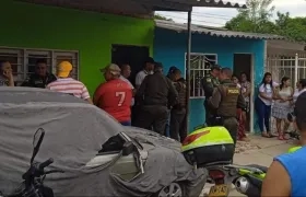 El hombre quedó muerto al interior de una vivienda. 