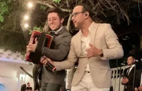 Acordeonero Luis León y cantante Wilfran Castillo.