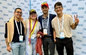 Jóvenes barranquilleros asistentes al congreso. 