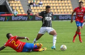 César Haydar se lesionó durante el partido. 