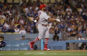 Albert Pujols al momento de conectar su cuadrangular 700. 